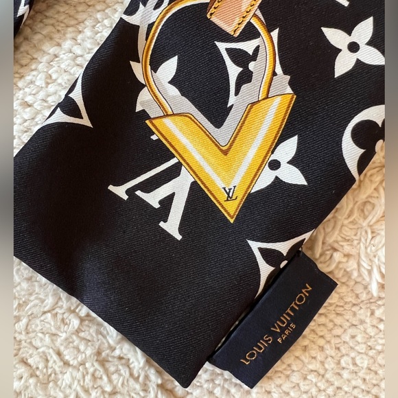Louis Vuitton Black White Monogram Silk Bandeau Twilly Scarf NEW Box HOST PICK 💖 - Picture 8 of 8